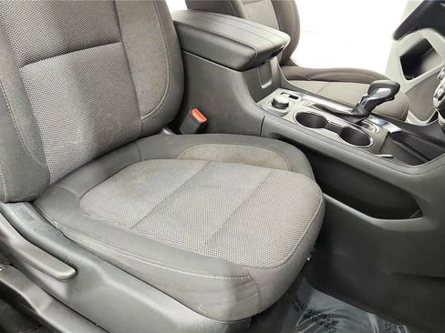 Used 2023 Chevrolet Traverse LT FWD image 24