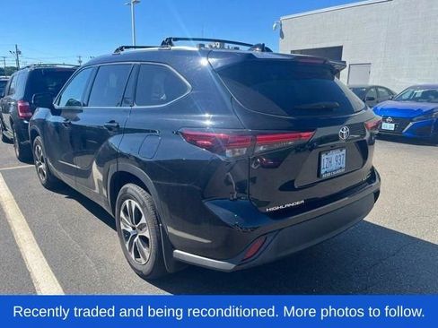 Used 2021 Toyota Highlander XLE AWD/4WD image 5