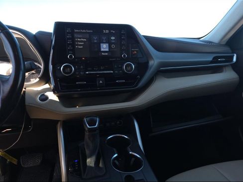 Used 2021 Toyota Highlander XLE image 13