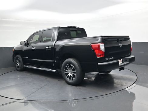 Used 2021 Nissan Titan SV w/ SV Convenience Package image 6