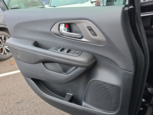 New 2026 Chrysler Pacifica Select w/ S Appearance Package FWD image 13