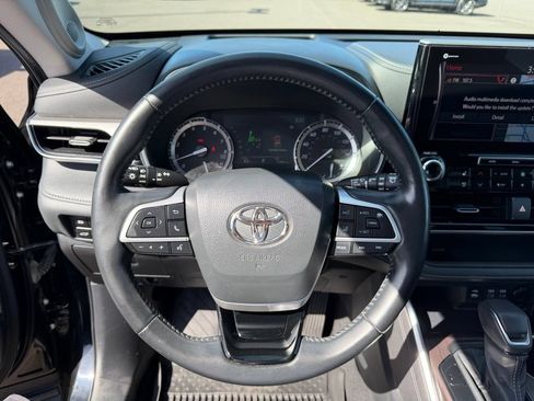 Used 2022 Toyota Highlander Platinum AWD/4WD image 19