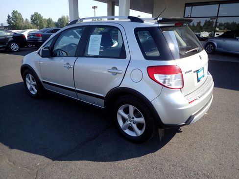Used 2008 Suzuki SX4 AWD Hatchback w/ Touring Pkg image 3