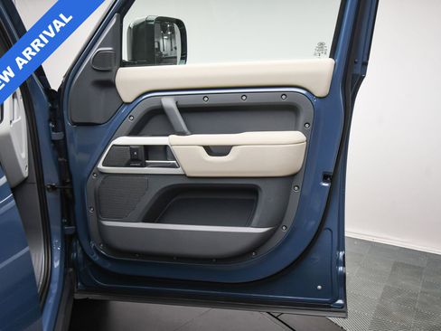 Used 2024 Land Rover Defender 110 S image 43