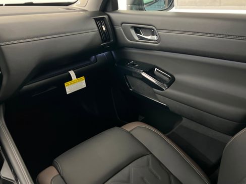 New 2026 Nissan Pathfinder Platinum AWD/4WD image 10