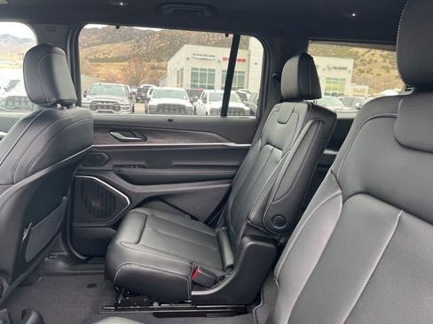 Used 2025 Jeep Grand Cherokee L Limited w/ Luxury Tech Group II image 18