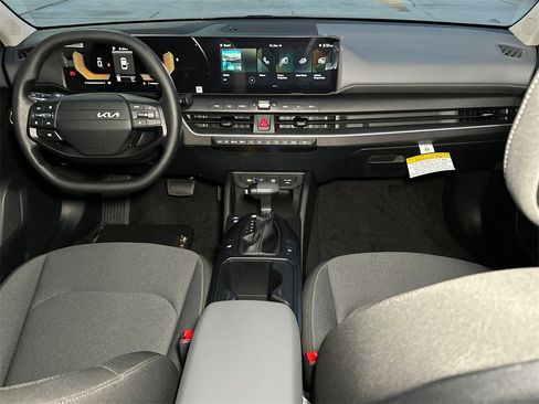 New 2025 Kia K4 LXS image 14