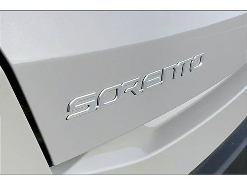 Used 2024 Kia Sorento S w/ Panoramic Sunroof Package image 30