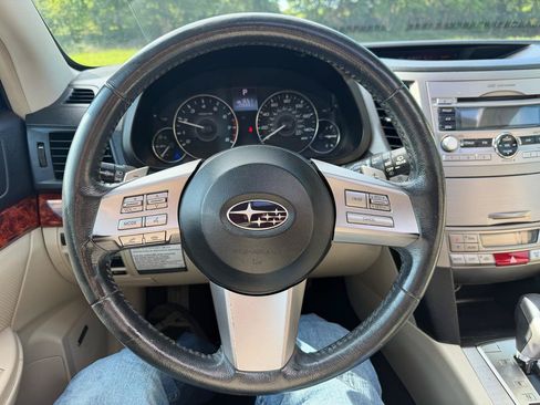 Used 2011 Subaru Outback 2.5i Limited w/ PWR Moonroof Pkg AWD/4WD image 14