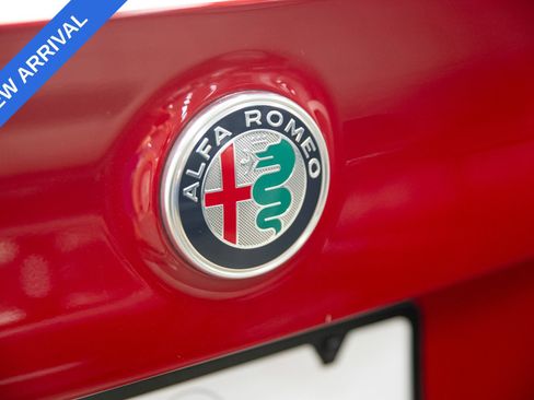 Used 2023 Alfa Romeo Giulia Veloce AWD/4WD image 23