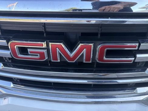 Used 2021 GMC Acadia SLT w/ Preferred Package FWD image 8