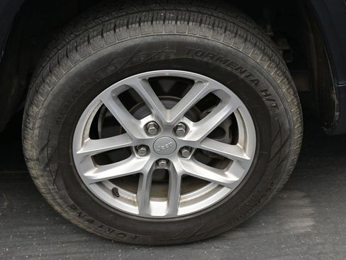 Used 2021 Jeep Grand Cherokee L Laredo w/ Luxury Tech Group I image 12