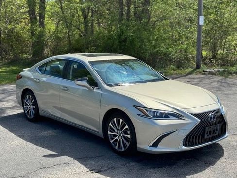Used 2019 Lexus ES 300h w/ Premium Package FWD image 3