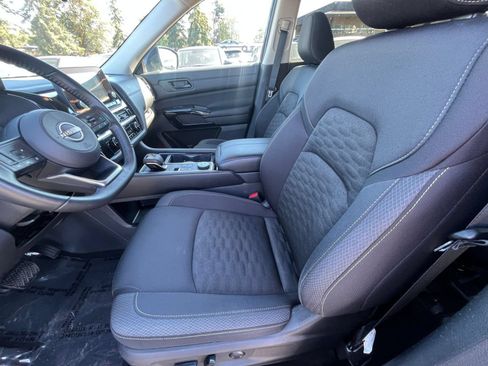 Used 2025 Nissan Pathfinder SV AWD/4WD image 29