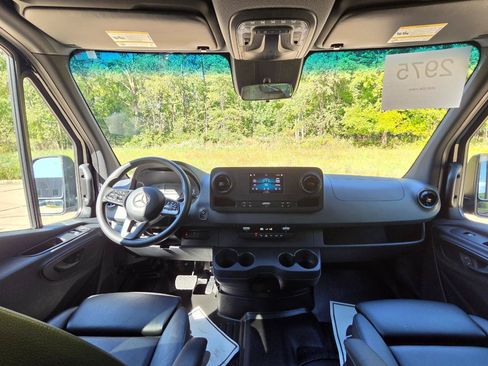 Used 2020 Mercedes-Benz Sprinter 2500 image 35