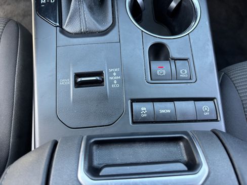 Used 2021 Toyota Highlander L FWD image 29