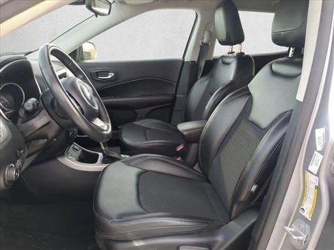 Used 2019 Jeep Compass Latitude image 12