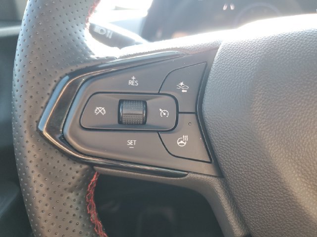 Used 2024 Chevrolet Trax RS w/ Sunroof Package FWD image 23