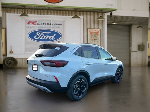 New 2026 Ford Escape Platinum image 4