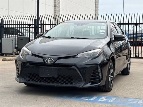 Used 2018 Toyota Corolla SE image 2