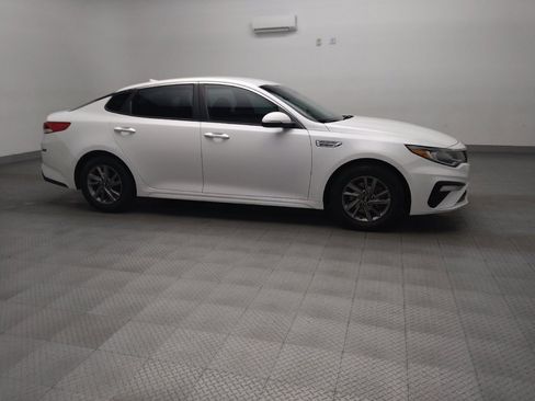 Used 2020 Kia Optima LX image 11