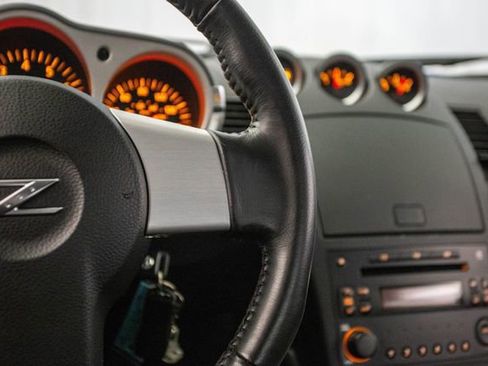 Used 2005 Nissan 350Z Coupe w/ (N93) Cargo Convenience Pkg image 44