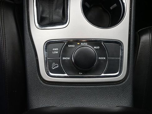 Used 2020 Jeep Grand Cherokee Limited w/ Luxury Group II image 3