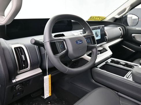 New 2026 Ford Expedition Active image 32