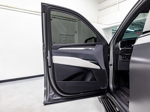 Used 2026 Cadillac Escalade V w/ LPO, Onyx Lite Package AWD/4WD image 41