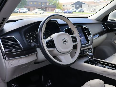 Used 2018 Volvo XC90 T6 Momentum w/ Convenience Package AWD/4WD image 15