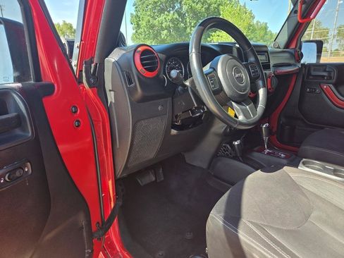 Used 2014 Jeep Wrangler Unlimited Sahara AWD/4WD image 13