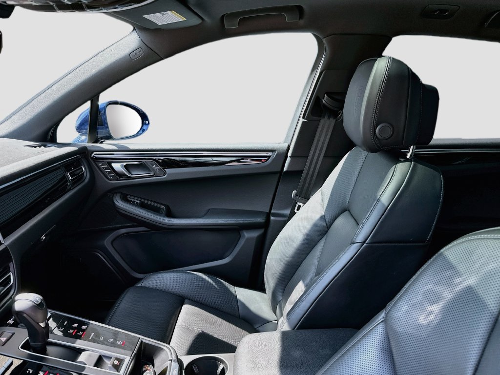 Certified 2026 Porsche Macan AWD/4WD image 26