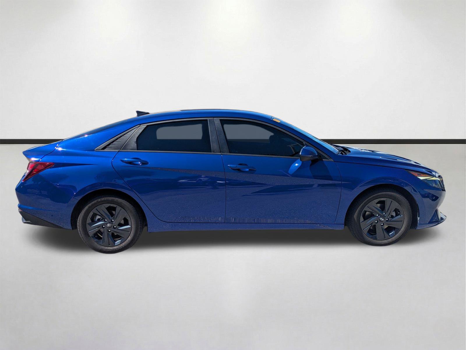 Used 2023 Hyundai Elantra SEL w/ Cargo Package FWD image 4