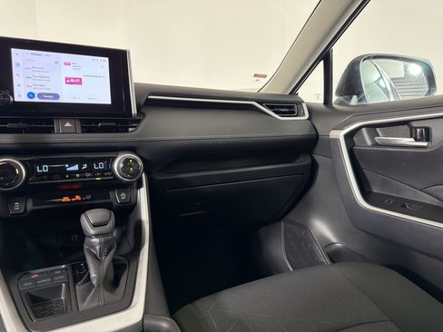 Used 2024 Toyota RAV4 XLE FWD image 28