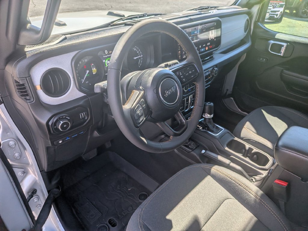 Used 2024 Jeep Wrangler Unlimited AWD/4WD image 18