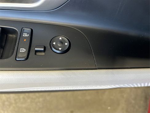 Used 2024 Hyundai Elantra Limited image 33