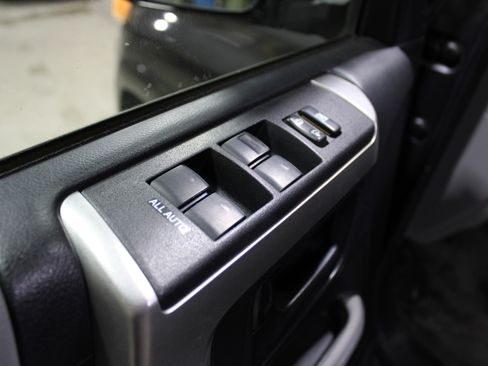 Used 2013 Toyota 4Runner SR5 w/ Convenience Pkg image 7