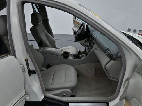 Used 2007 Mercedes-Benz C 230 Sedan image 12