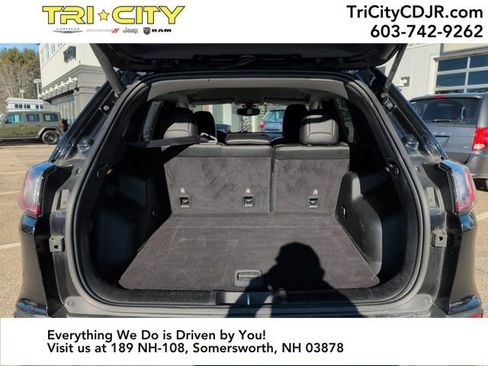 Used 2019 Jeep Cherokee Latitude Plus w/ Comfort/Convenience Group image 32