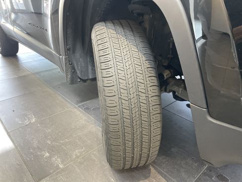 Used 2017 Jeep Cherokee High Altitude AWD/4WD image 13