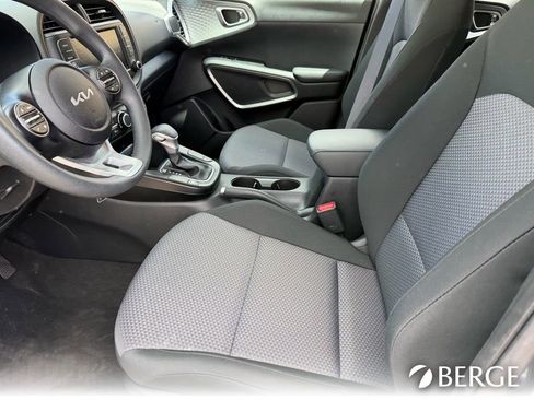 Used 2025 Kia Soul LX w/ LX Technology Package FWD image 20