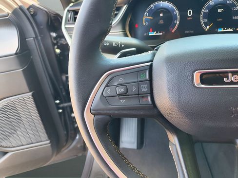 Used 2024 Jeep Grand Cherokee L Laredo image 20