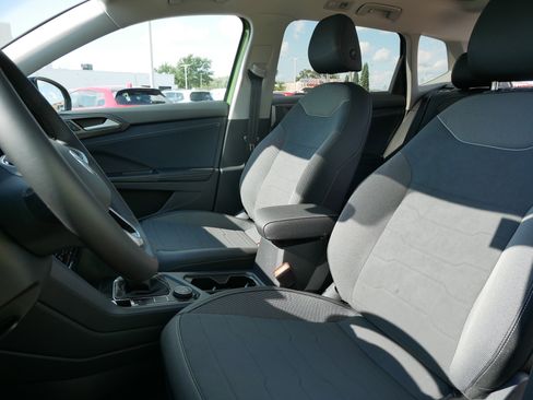 New 2025 Volkswagen Taos SE image 4