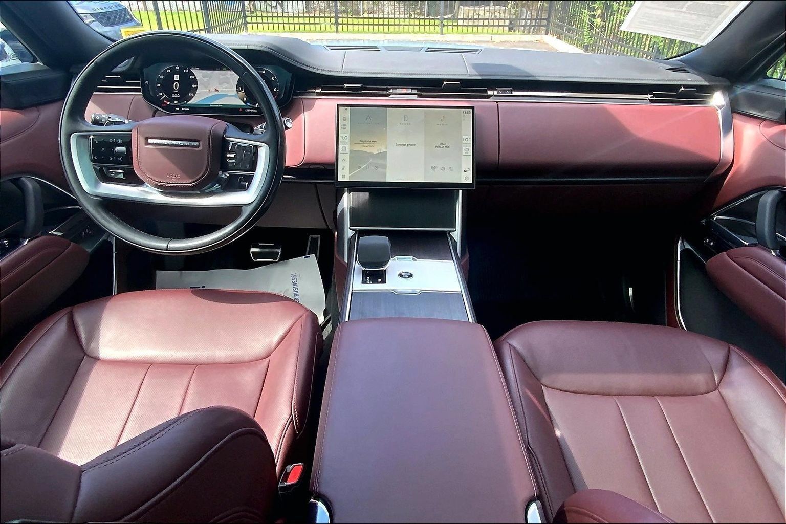 Certified 2025 Land Rover Range Rover SE AWD/4WD image 15