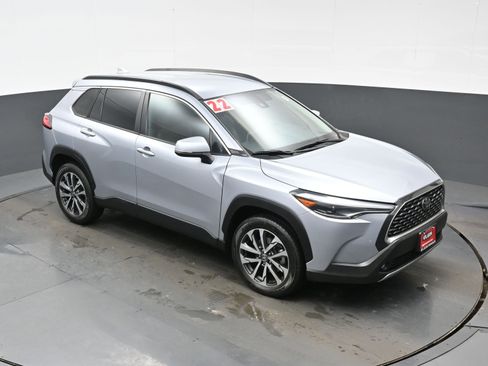 Used 2022 Toyota Corolla Cross XLE image 35