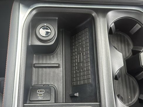 Used 2025 Ford Expedition Active image 23