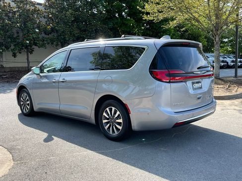 Used 2021 Chrysler Pacifica Touring-L FWD image 5