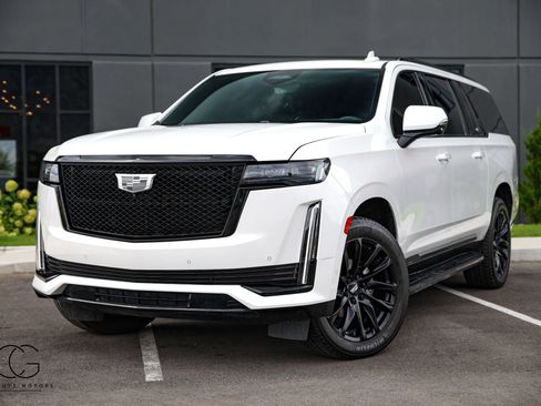 Used 2022 Cadillac Escalade ESV Sport w/ LPO, ONYX Package AWD/4WD image 2