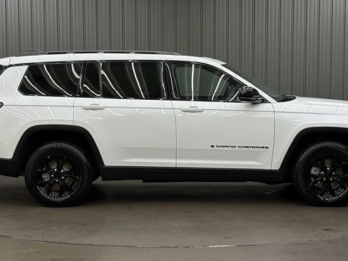 Used 2025 Jeep Grand Cherokee L Altitude AWD/4WD image 6