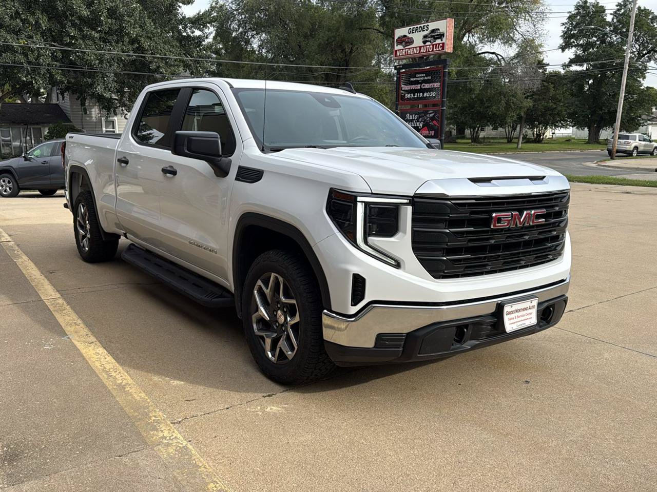 Used 2024 GMC Sierra 1500 Pro w/ Pro Value Package AWD/4WD image 3